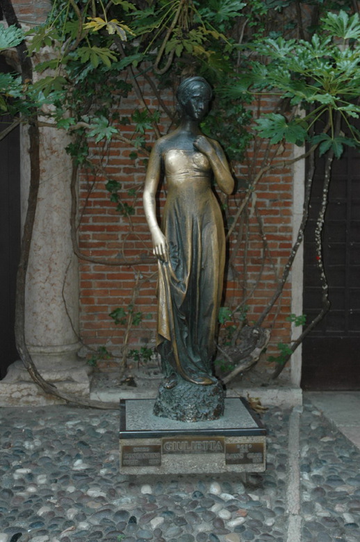 Статуя Джульетты Верона, Италия