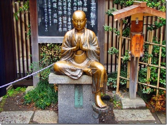 Статуя храма Сенсоджи