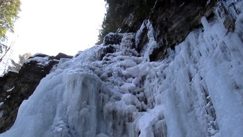 зимний Манявский водопад
